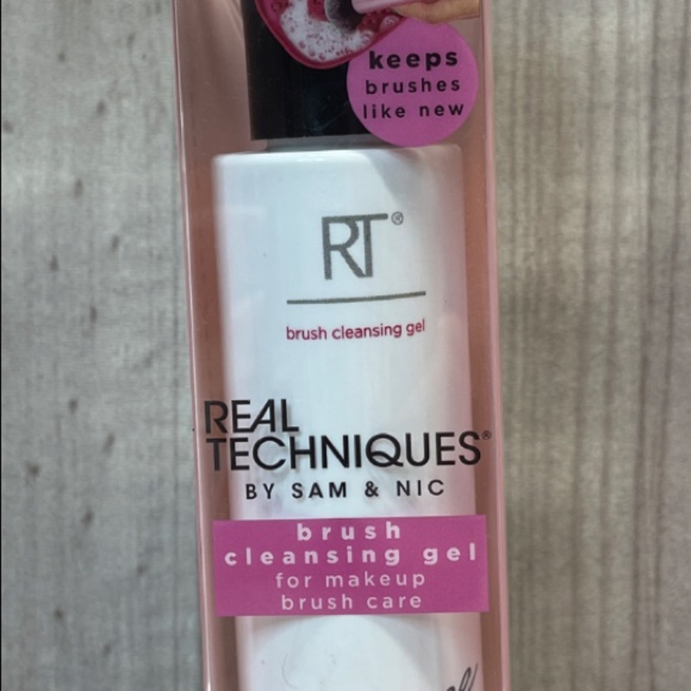 Real Techniques by Sam & Nic Brush Cleansing Gel